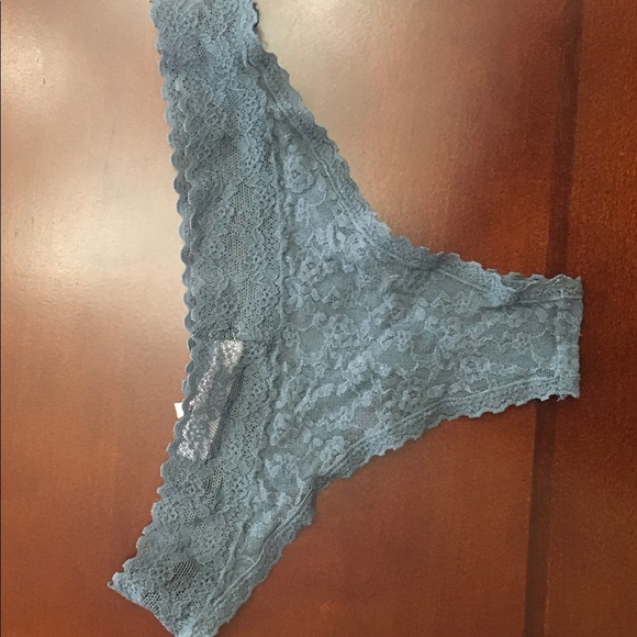 Victoria’s Secret Bra and Underwear Set 32C - Picture 4 of 5